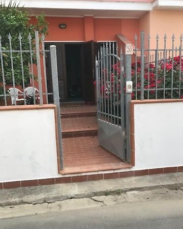 Il Roseto Panzió Assemini Kültér fotó